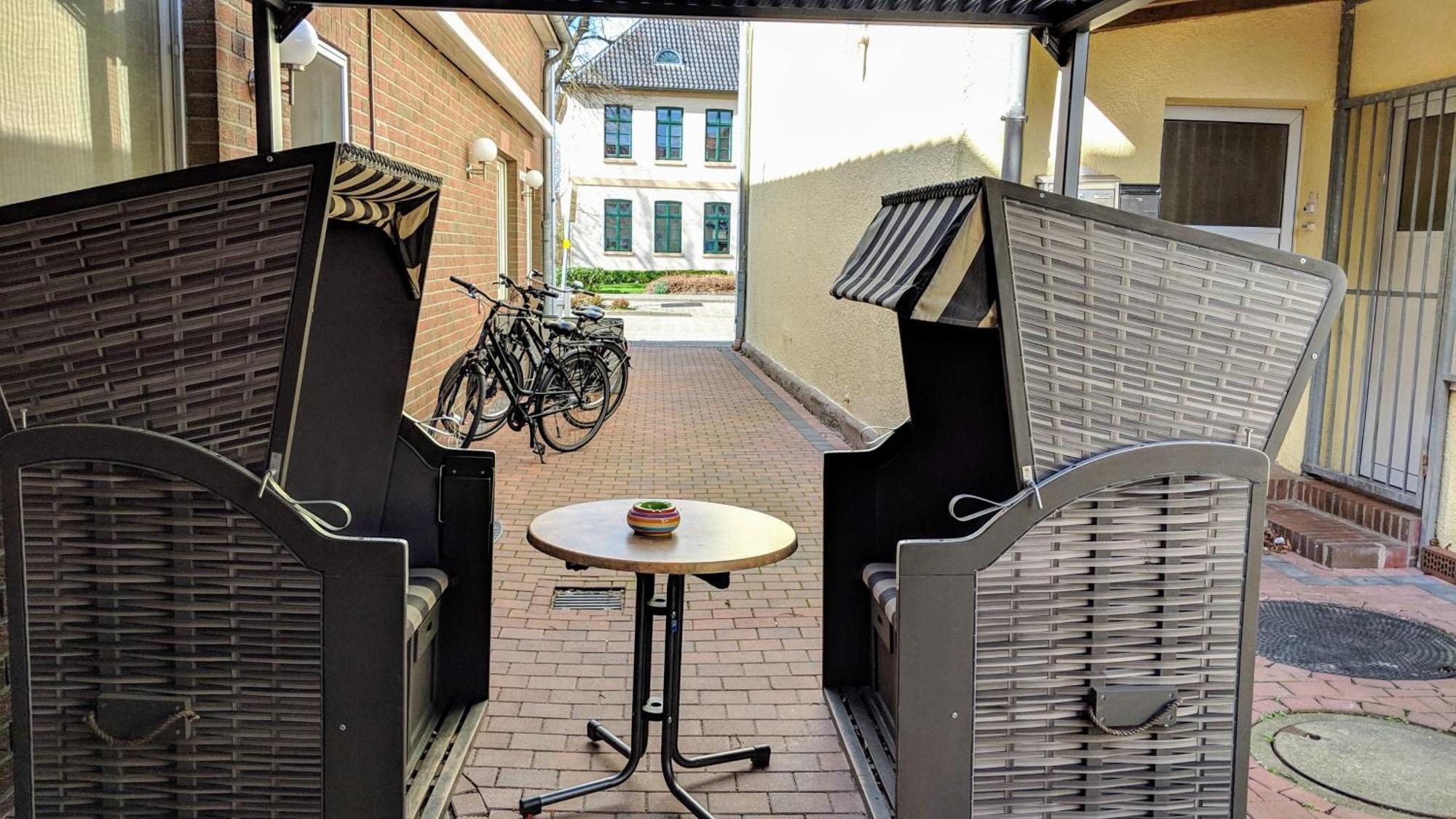 Hotel Drostenhof Garni Esens Exterior photo