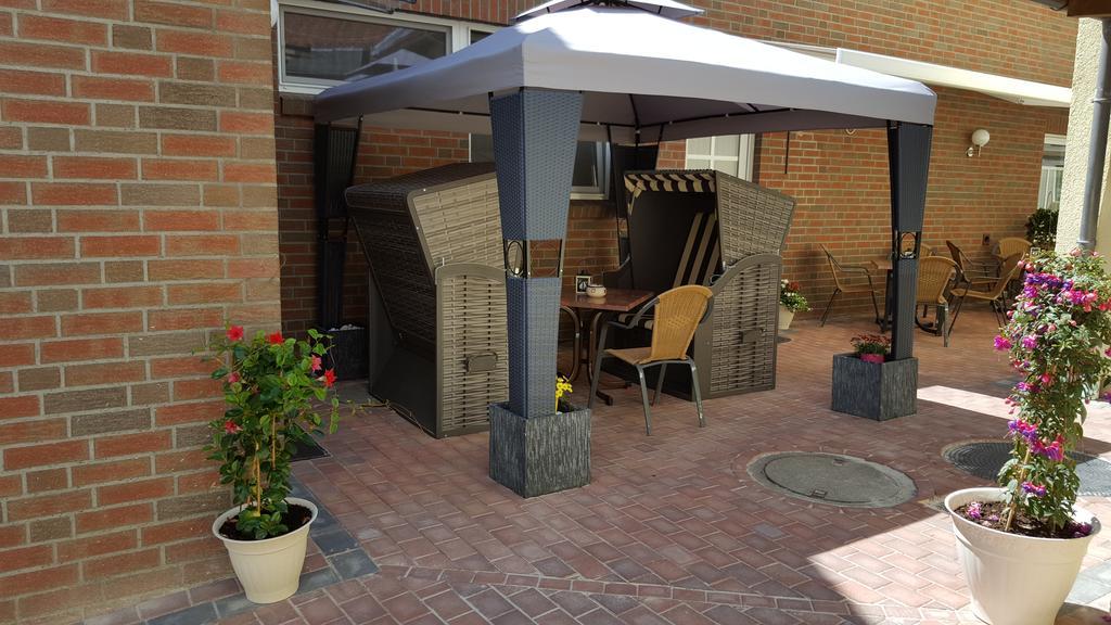 Hotel Drostenhof Garni Esens Exterior photo