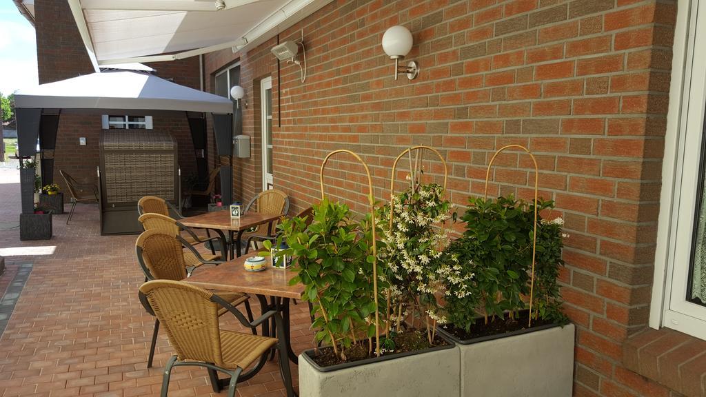 Hotel Drostenhof Garni Esens Exterior photo